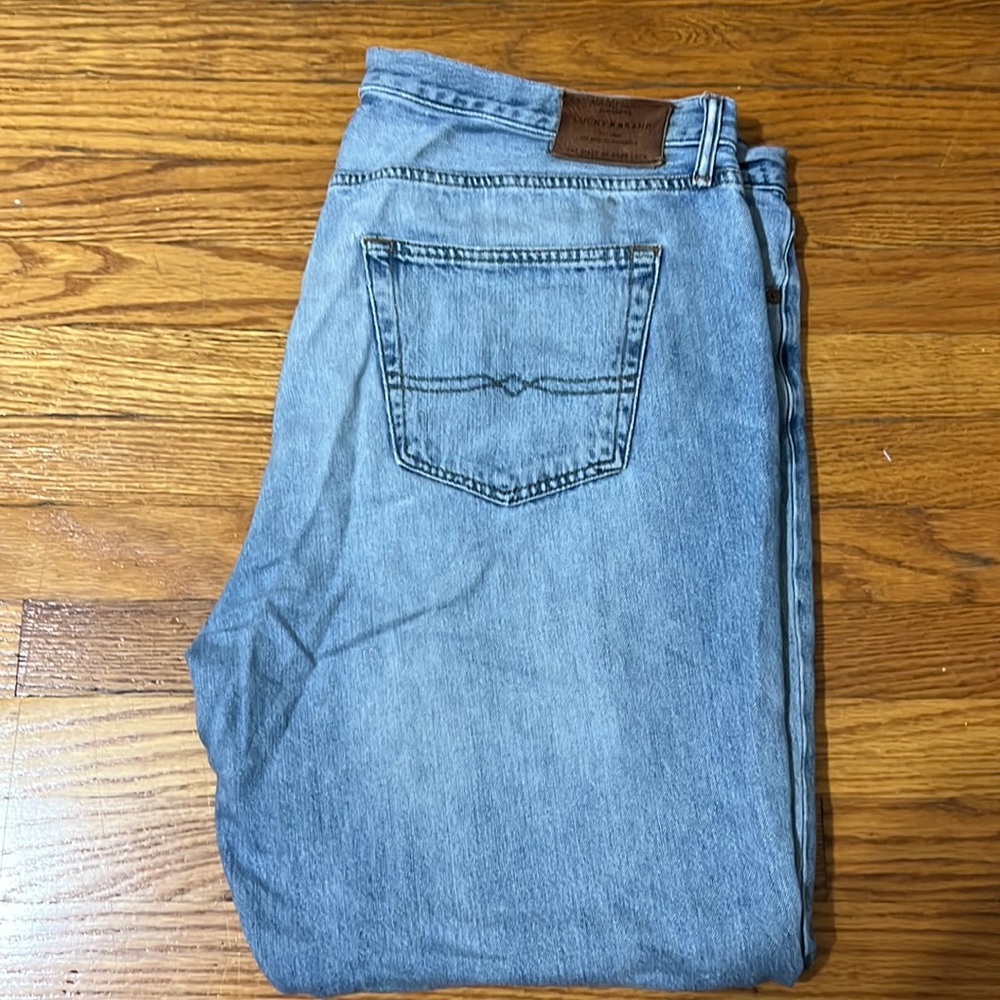 Lucky brand 410 athletic slim size 40W x 32L, light blue acid wash